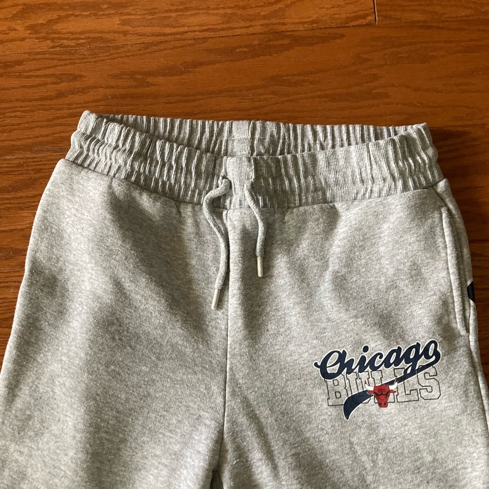 NBA Chicago Bulls Joggers Drawstring Waist Sweatpants Size EU L Gray Black - Picture 3 of 9